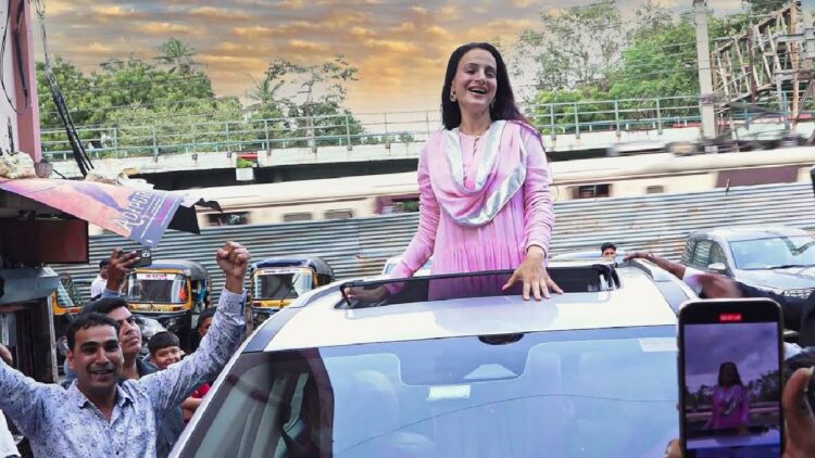 Ameesha Patel Mahindra Xuv700 Sunroof