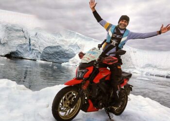 bajaj dominar antarctica ride