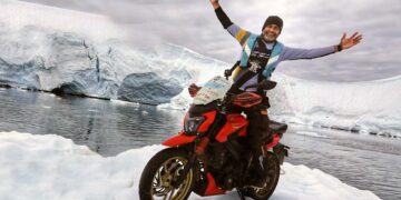 bajaj dominar antarctica ride