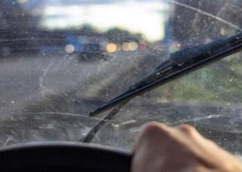 car glass scratches wiper