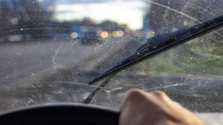 car glass scratches wiper