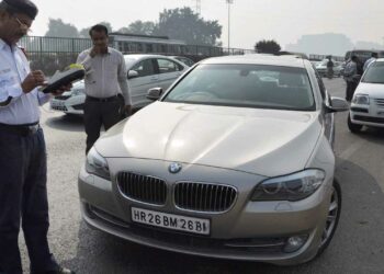 delhi traffic police bmw challan