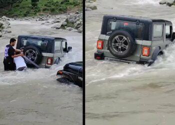Mahindra Thar Stuck in River Crossing