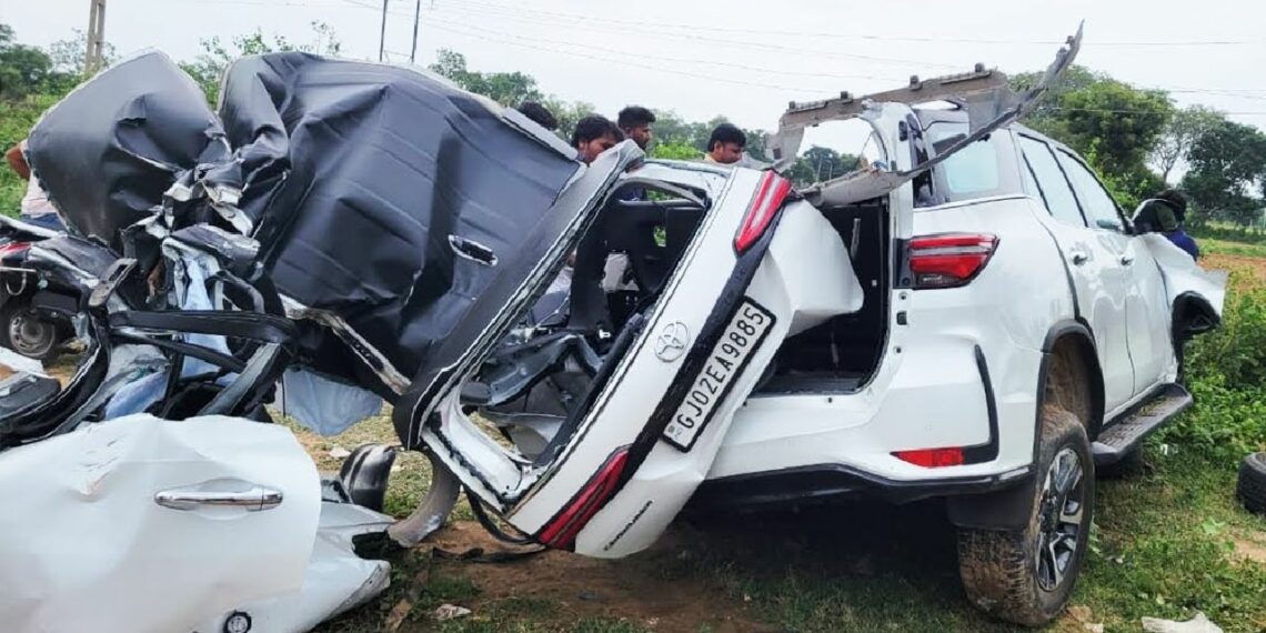 Toyota Fortuner High Speed Crash Overspeeding