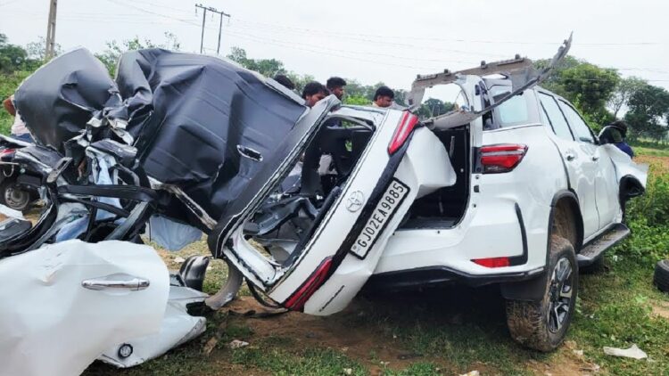 Toyota Fortuner High Speed Crash Overspeeding