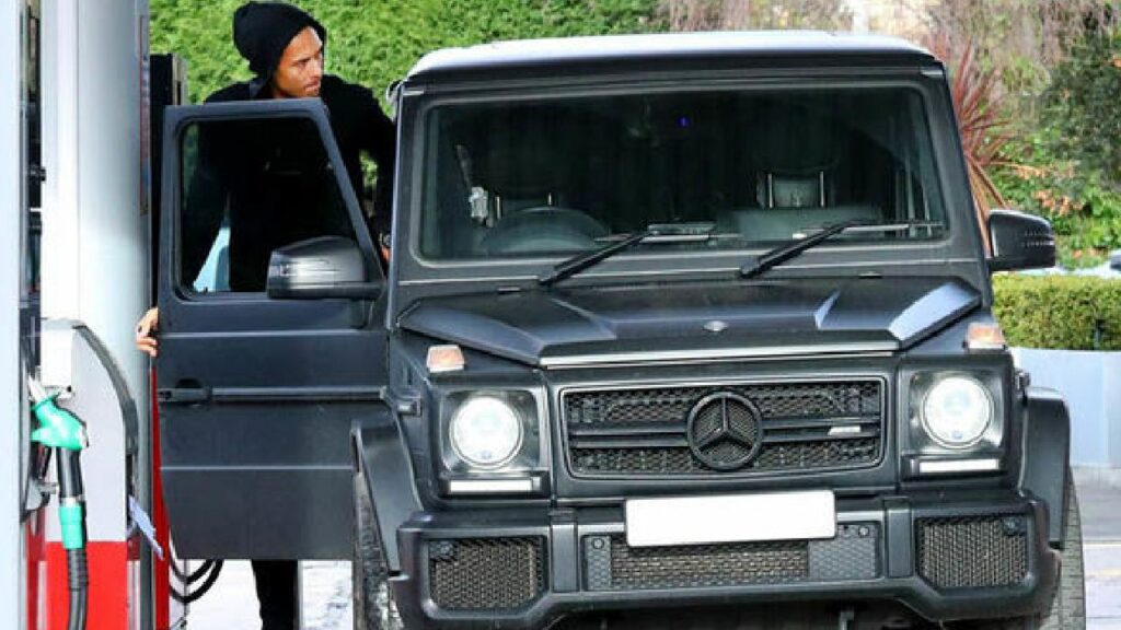 Virgil Van Dijk with Mercedes G wagon