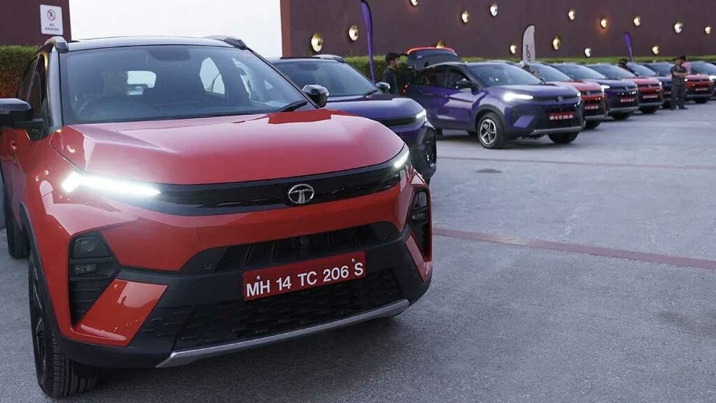 2023 Tata Nexon Facelift Red Blue