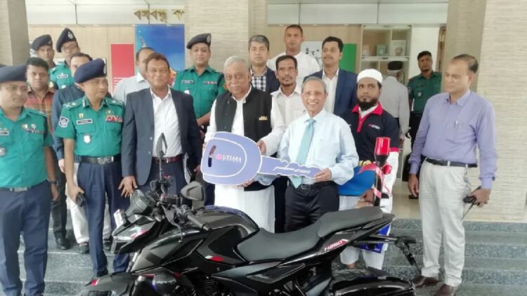 Bajaj Pulsar N250 Gifted to Home Minister Bangladesh