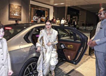 bollywood rekha bmw i7