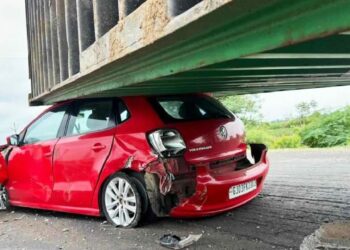 Container Falls on VW Polo