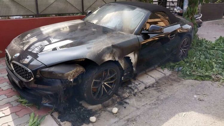 mohali bmw z4 fire zomato uniform