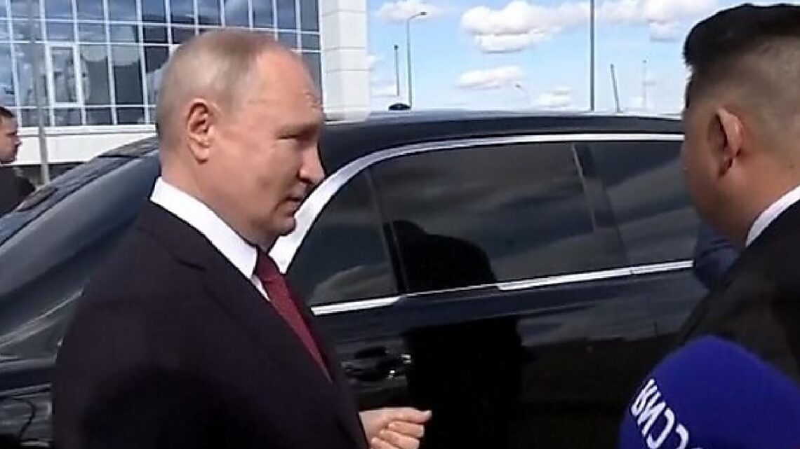 Putin Shows Kim Jong Un his Presidential Limousine Aurus Senat