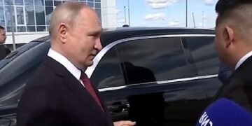 Putin Shows Kim Jong Un his Presidential Limousine Aurus Senat