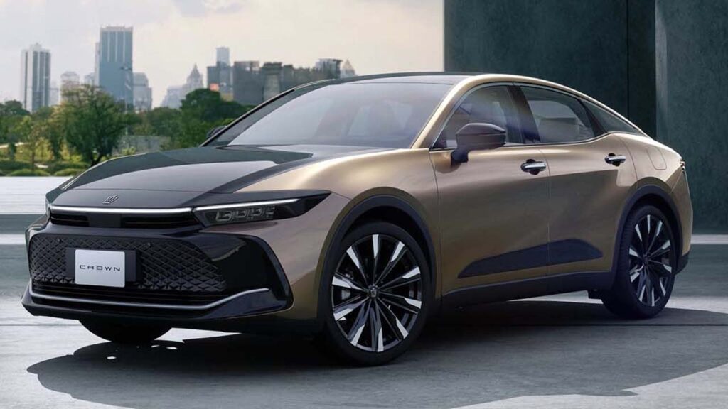toyota crown uae
