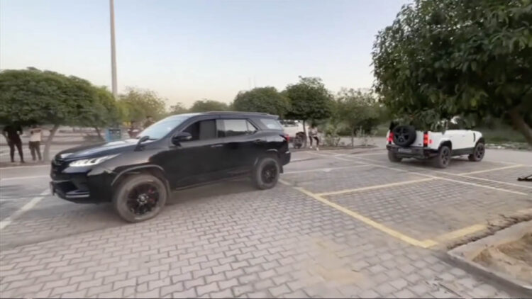 Toyota Fortuner Vs Land Rover Defender Tug of War