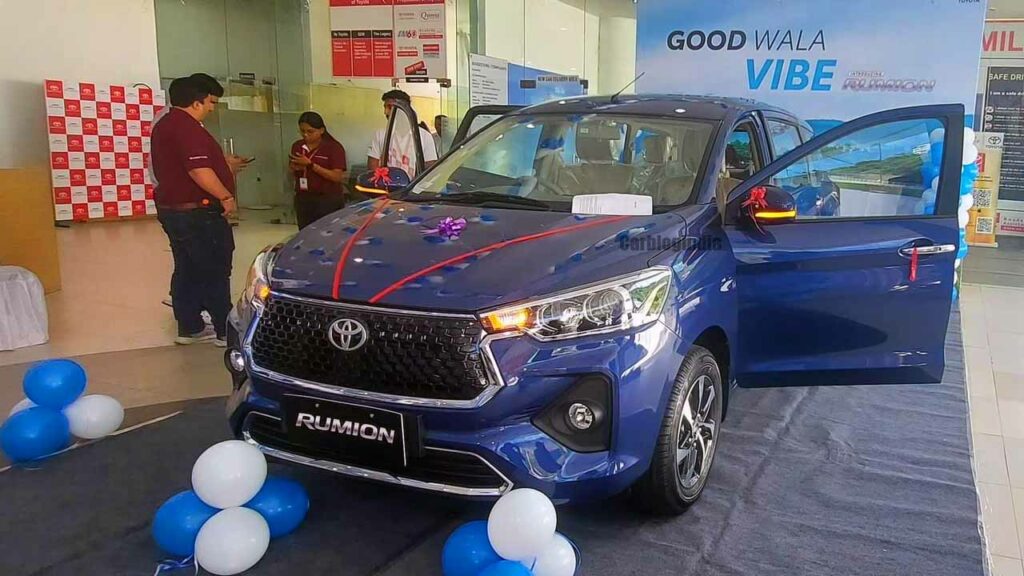 toyota rumion front three quaters dealership
