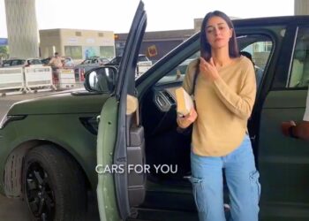 ananya pandey range rover sport