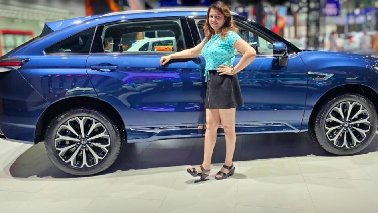 Indian Vlogger Details Honda UR-V