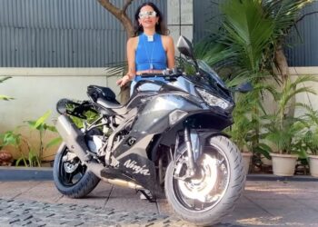 kawasaki ninja zx4r bikewithgirl