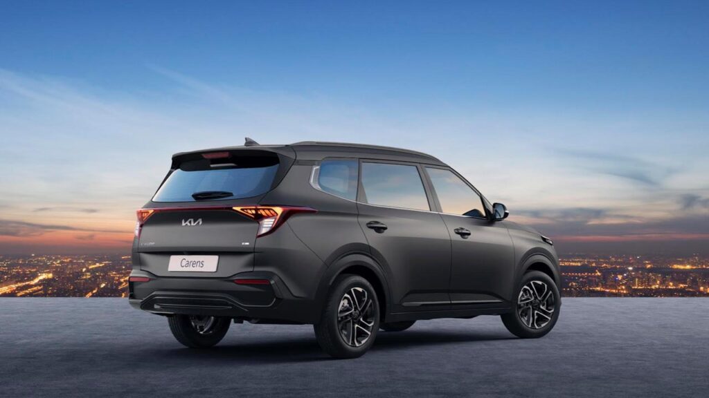 kia carens x-line rear three quarters