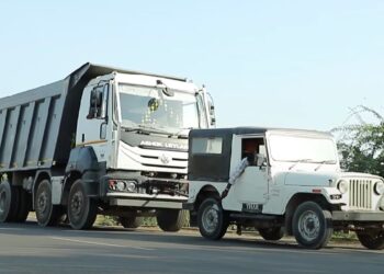 Mahindra Thar Pulls Dumper Truck