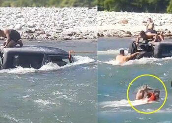 Mahindra Thar Stuck in River