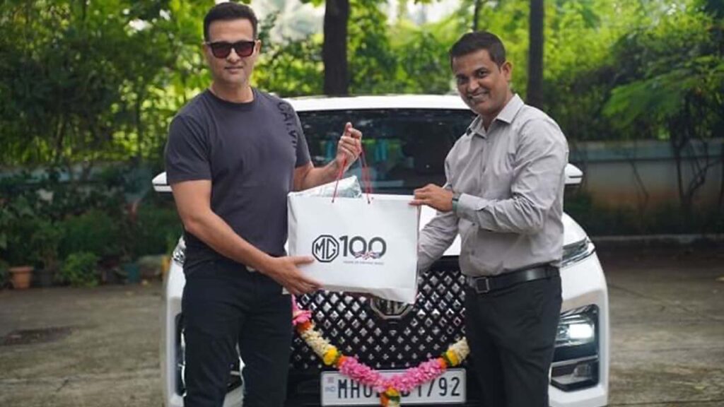 mg hector delivery ronit roy