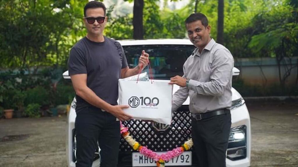 Mg Hector Delivery Ronit Roy