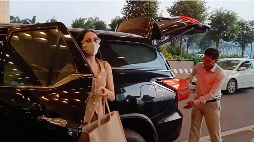 shraddha kapoor toyota fortuner
