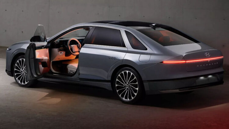 2024 Hyundai Azera Rear Three Quarters UAE