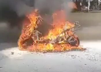Ampere Magnus EX Electric Scooter Catches Fire
