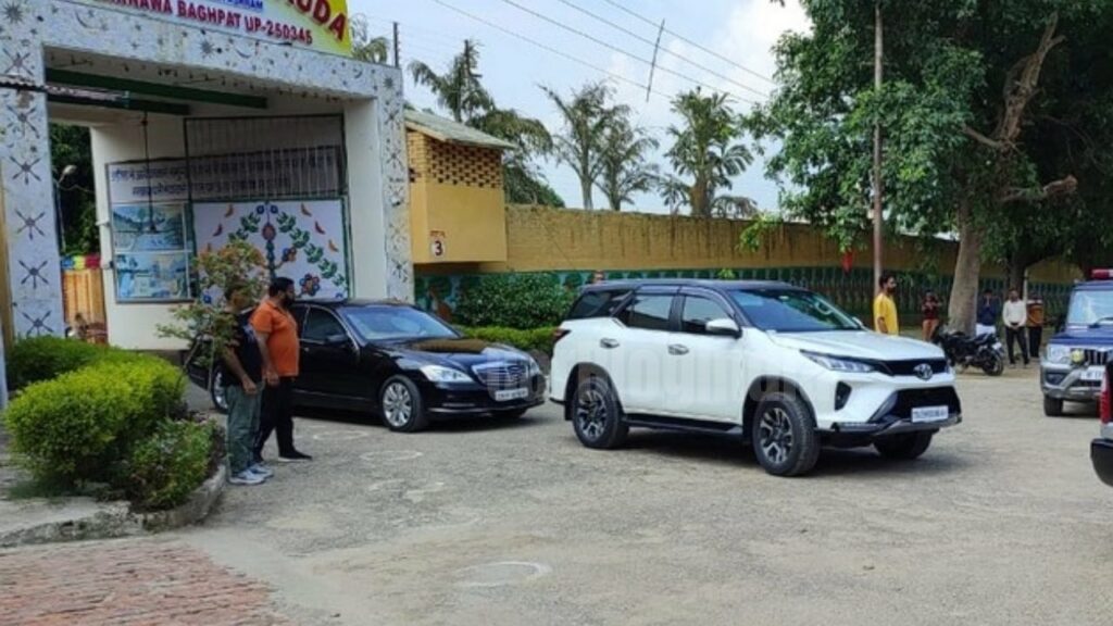 baba ram rahim toyota Fortuner legender