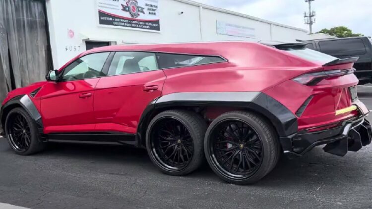 First Lamborghini Urus 6x6