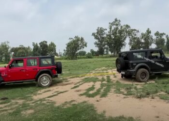 Jeep Wrangler Rubicon vs Mahindra Thar Tug of War