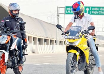 Hero Karizma XMR 210 vs KTM Duke 250 Drag Race