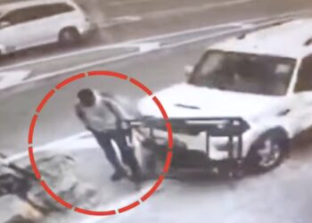 Mahindra Scorpio Driver Runs Over Man at Toll Plaza
