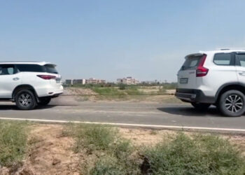 mahindra scorpio n vs toyota fortuner tug of war