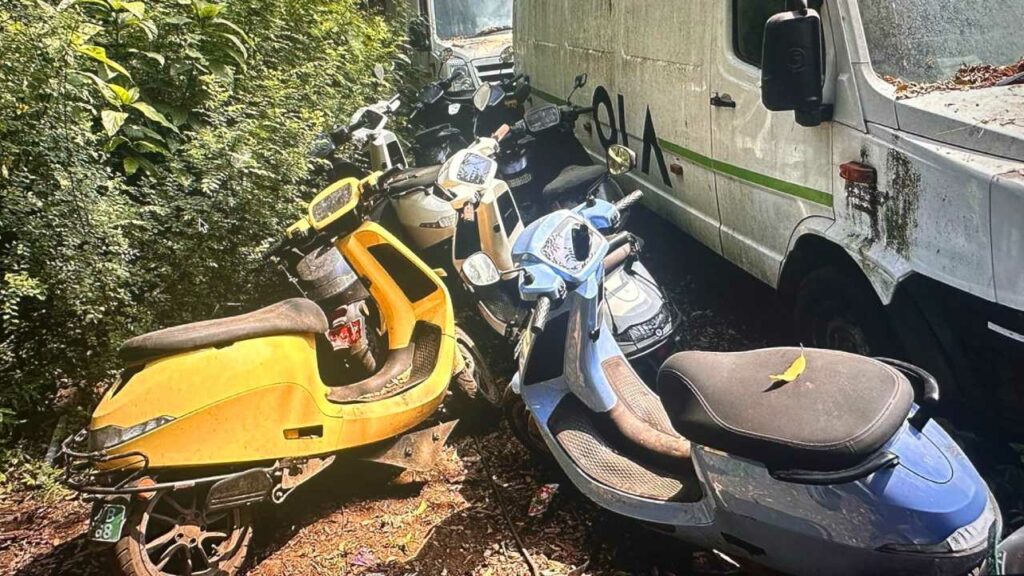 Ola Service Station Scooter Neglect 3