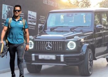 MS Dhoni Mercedes G63 AMG