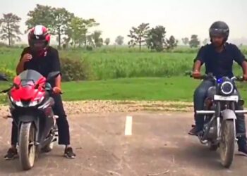 Old Royal Enfield Bullet 350 vs Yamaha R15