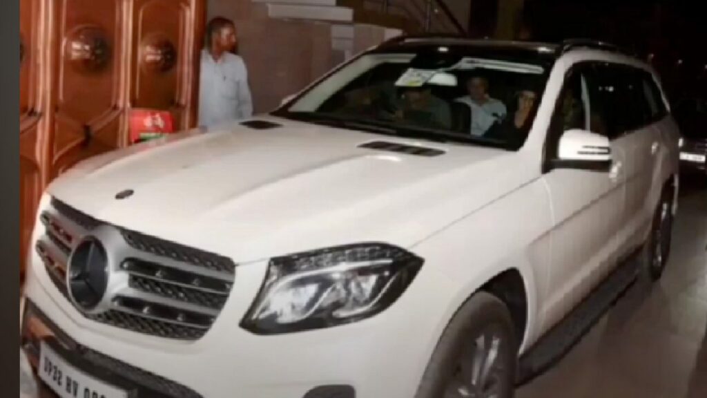 Akhilesh Yadav in Mercedes benz Gls 450d