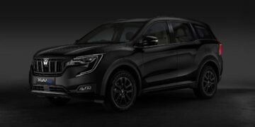 2024 Mahindra XUV700 Front Three Quarters