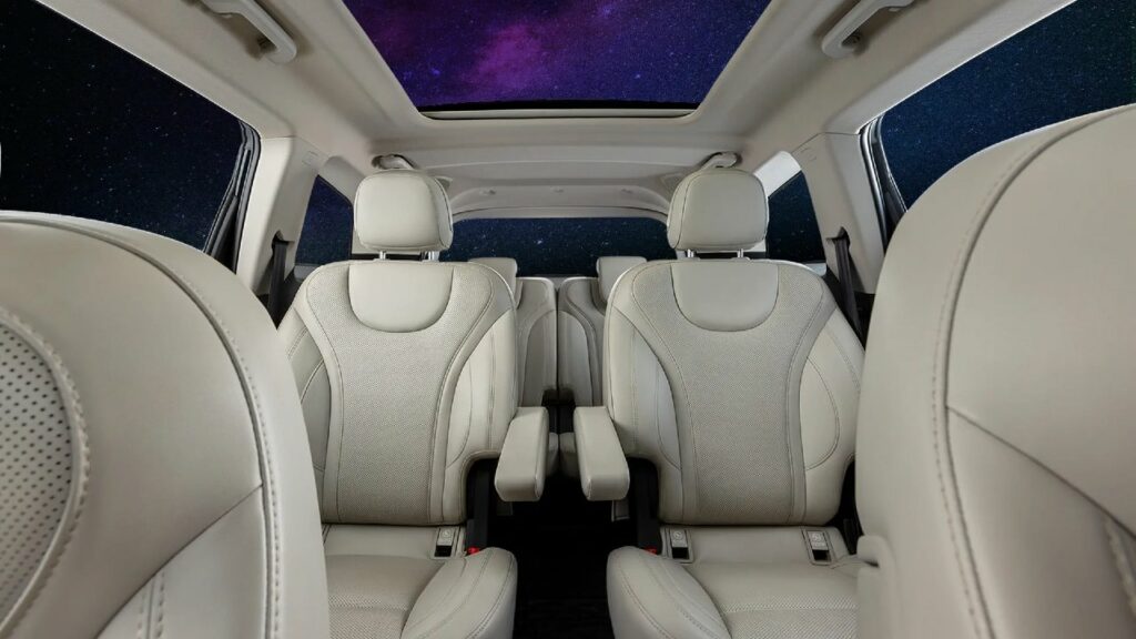 2024 Mahindra XUV700 Interior - Captain Seats