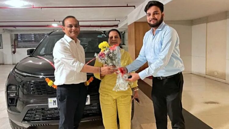 Motilal Oswal Buys Tata Safari Dark Edition 2