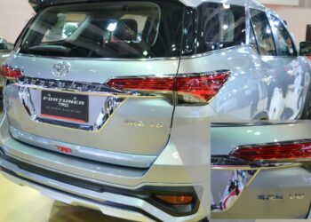 Toyota Fortuner 4.0 V6 UAE Rear Three Quarters Badge