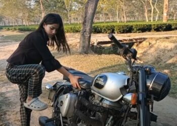 Helmetless YouTuber Rides Royal Enfield in Slippers
