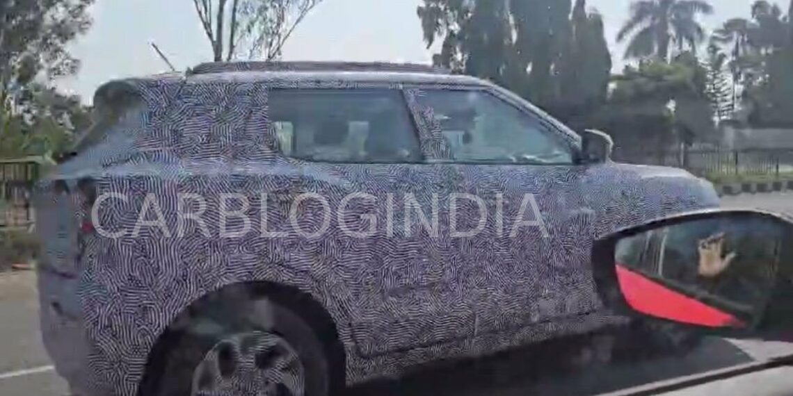 Mahindra XUV300 Facelift Spied Testing