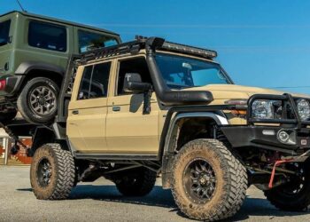 Toyota Land Cruiser Carries 3-Door Suzuki Jimny