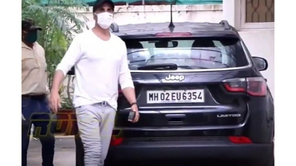 Akshay Kumar with His Jeep Compass