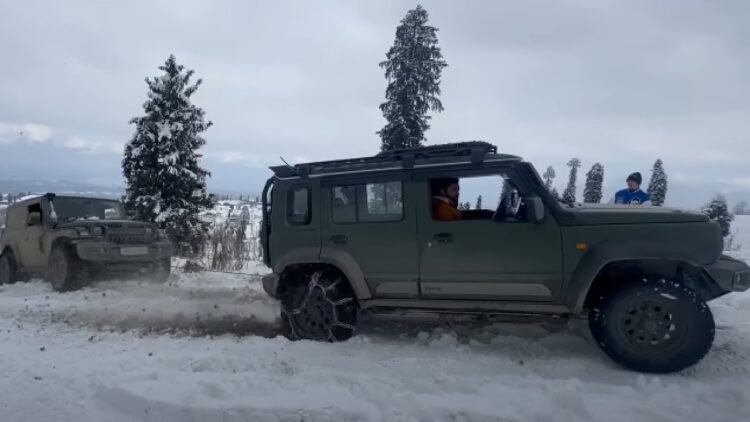 Maruti Jimny Rescues Mahindra Thar in Snow